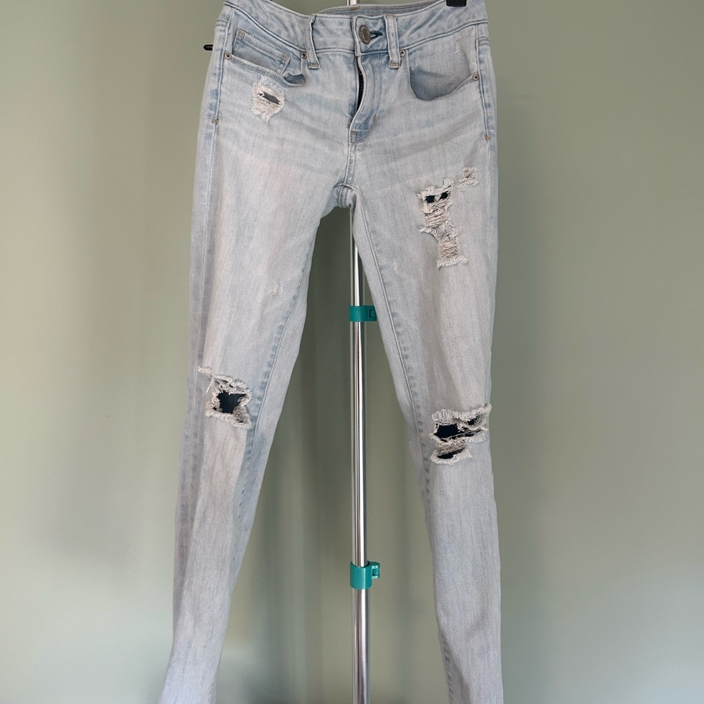 American Eagle Outfitters Light Wash Distressed Skinny Jeans